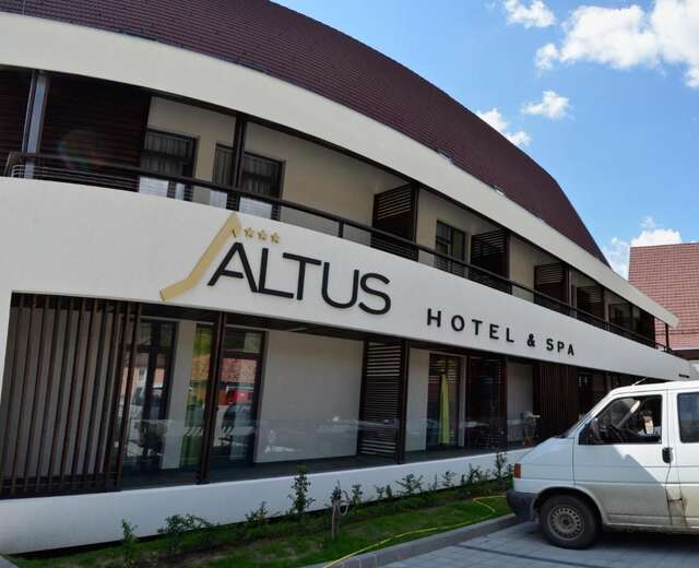 Отель Altus Hotel & Spa Прайд-19